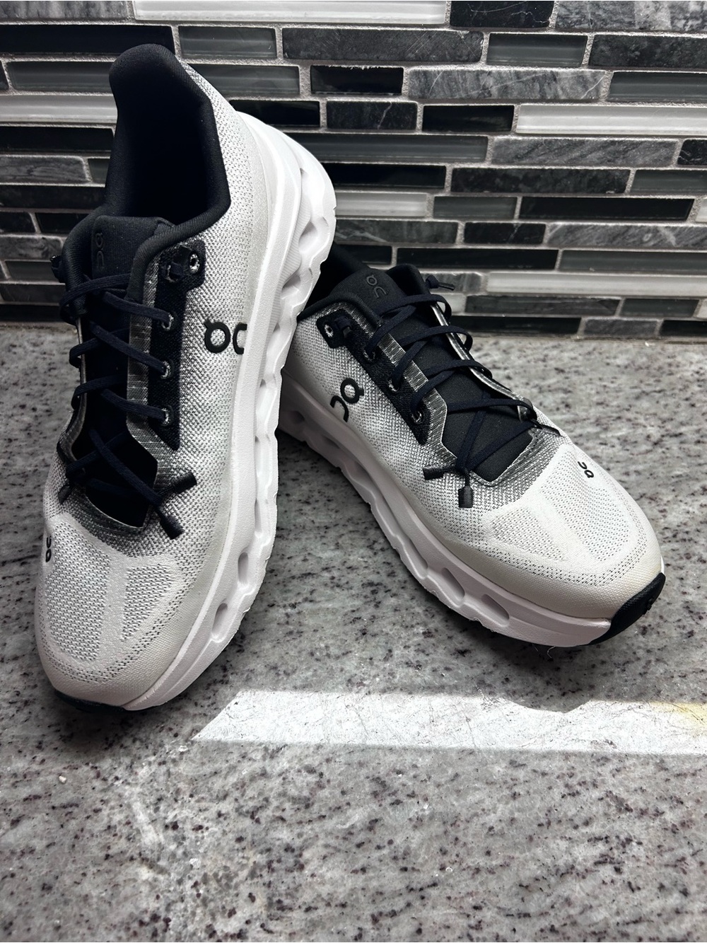 Womens On Running Cloudtilt Ivory and Black Running Shoes size 9.5